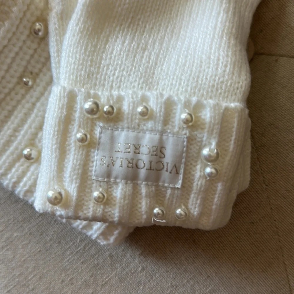 VICTORIAS SECRET HOLIDAY WINTER HEADBAND & GLOVES SET WITH PEARLS